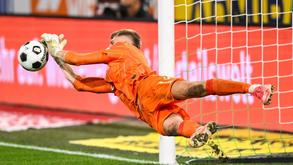 skysports-beau-reus-hearts_7332180.jpg