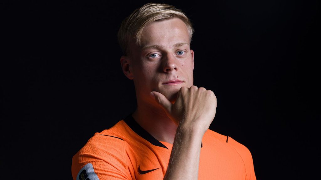 skysports-jan-paul-van-hecke_7298232.jpg