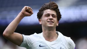 skysports-mikey-moore-spurs_7322608.jpg