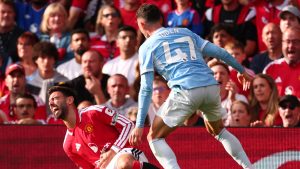 skysports-bruno-fernandes-phil-foden_7352408.jpg