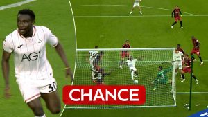 skysports-swansea-chance_7338000.jpg